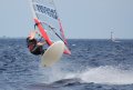 Arno met zijn slalom setje de lucht in. Mooie sprong!